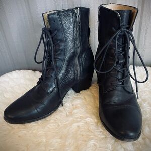 Frye Courtney Lace Up Boots black 7 B